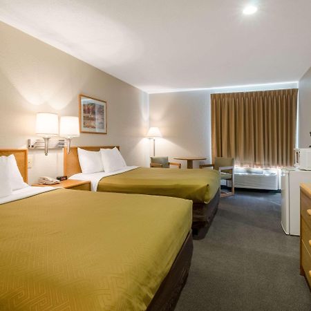 Rodeway Inn Ainsworth Eksteriør bilde